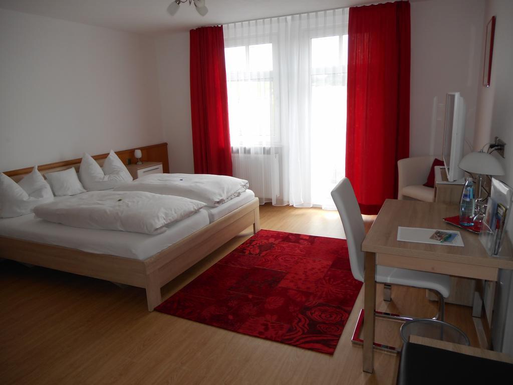 Hotel Landgasthof Kranz Huefingen ห้อง รูปภาพ