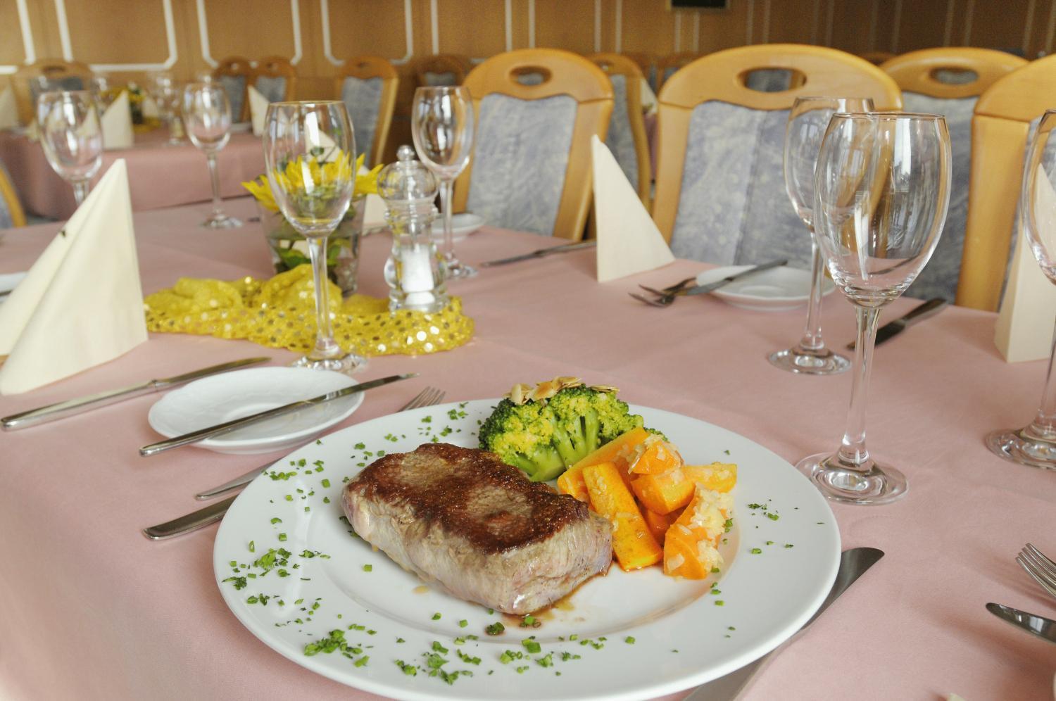Hotel Landgasthof Kranz Huefingen ภายนอก รูปภาพ