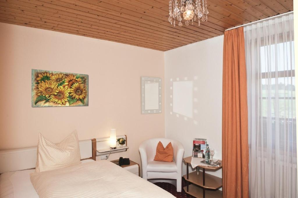 Hotel Landgasthof Kranz Huefingen ภายนอก รูปภาพ