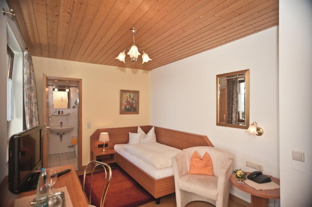 Hotel Landgasthof Kranz Huefingen ภายนอก รูปภาพ