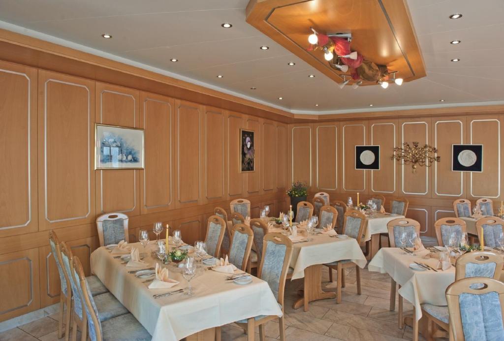 Hotel Landgasthof Kranz Huefingen ภายนอก รูปภาพ