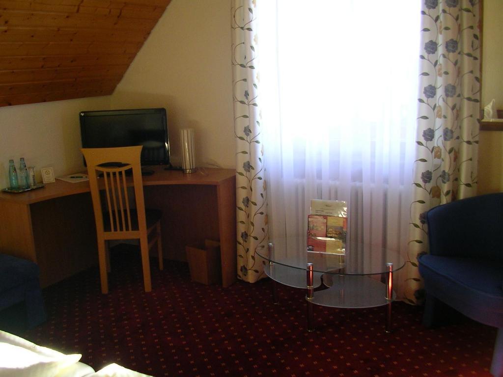 Hotel Landgasthof Kranz Huefingen ห้อง รูปภาพ