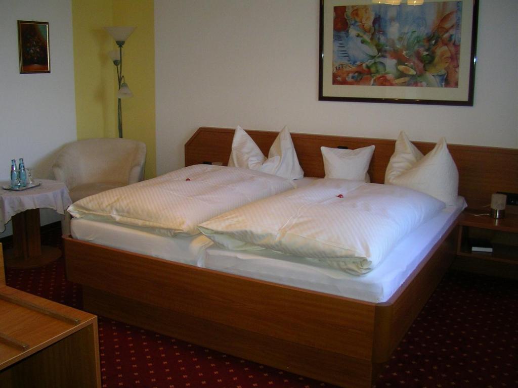 Hotel Landgasthof Kranz Huefingen ห้อง รูปภาพ