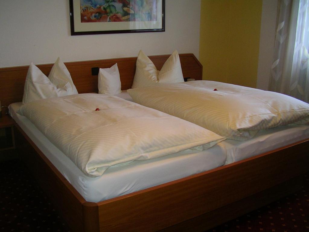 Hotel Landgasthof Kranz Huefingen ห้อง รูปภาพ